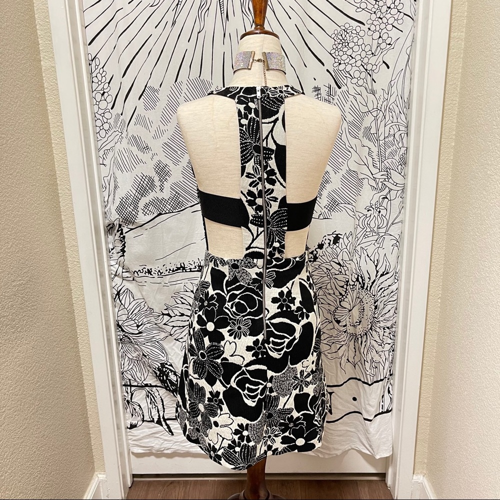 🌈 Gorgeous flower pop art dress - Picture 4 of 11